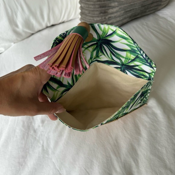 Palm Tassel Beachy Clutch - Picture 5 of 5